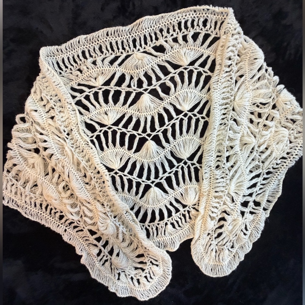 Vintage handmade crochet shawl wrap ivory cream OS - Picture 9 of 9
